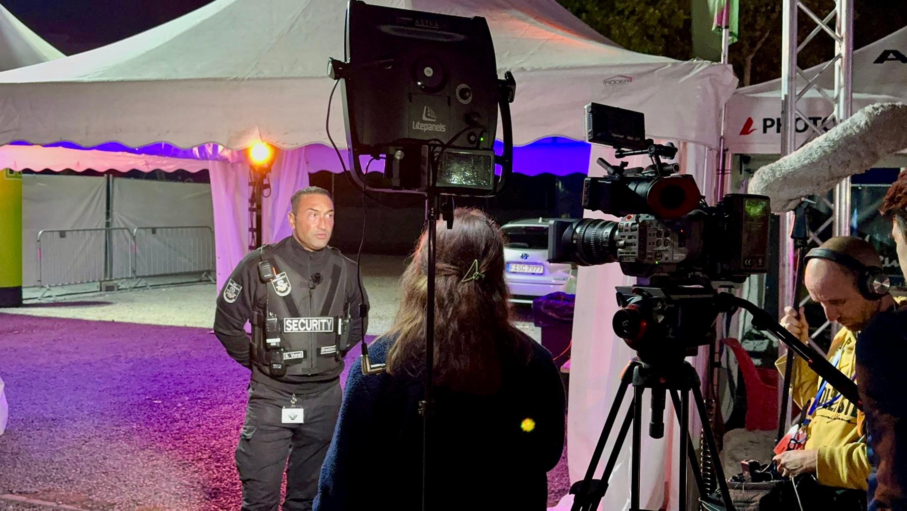 Kabel1 - Achtung Kontrolle begleitet SV-Security beim Einsatz.